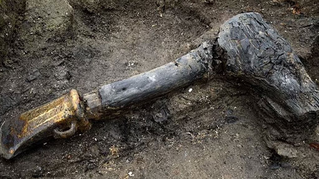 ξαπλωμένο στο έδαφος για 3000 χρόνιαΑρχαιολόγοι στην Αγγλία έσκαψαν